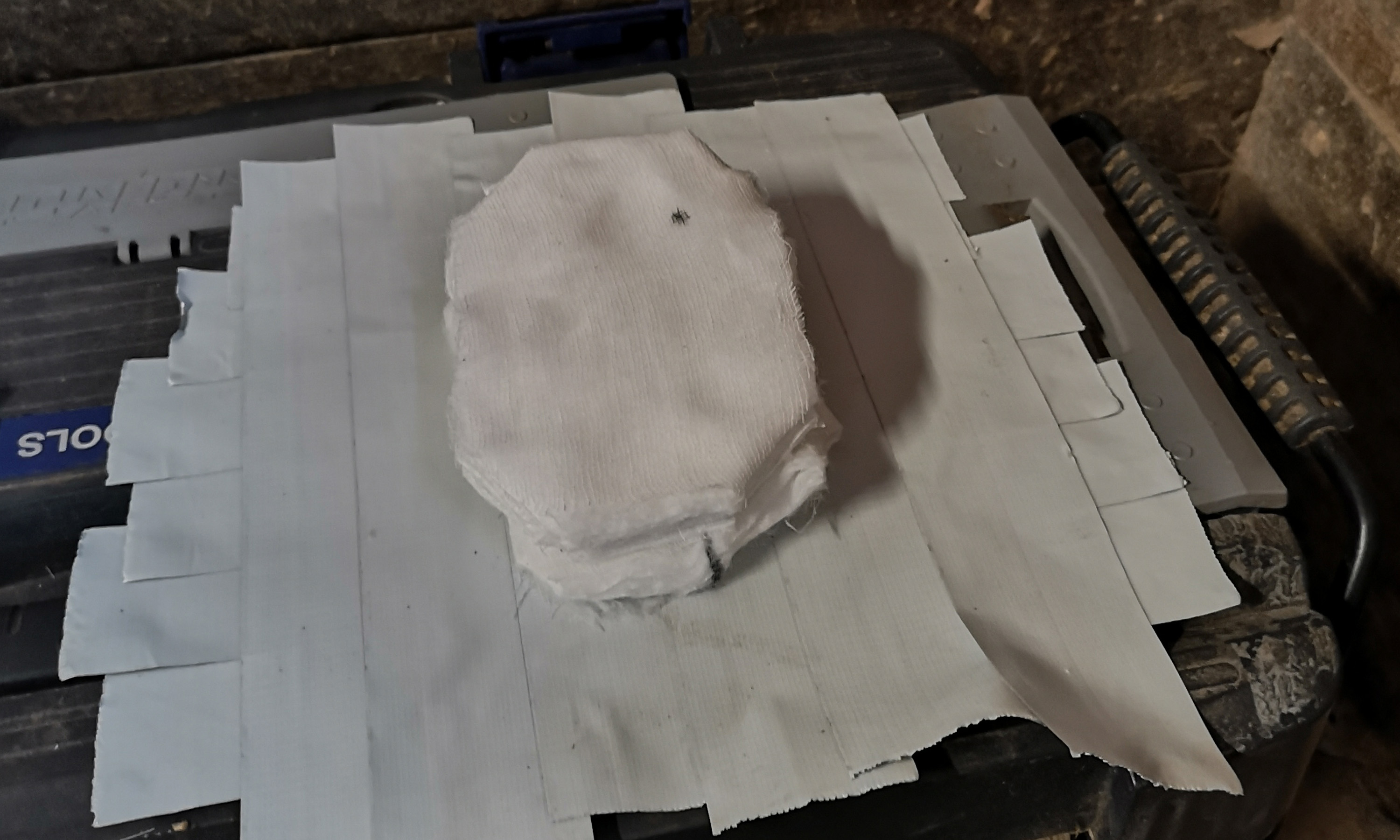 Vorbereitung eines Polsterverbandes zur Behandlung einer Sohlenlederhautentzündung oder einer Hufrolle von unten